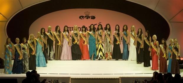 Die 23 Finalistinnen im Alter zwischen 17 und 27 Jahren hatten sich zunächst in Hot Pants, später im Abendkleid sowie im Badeanzug präsentiert. Gewählt wurden die Schönheitsköniginnen von einer Prominenten-Jury.