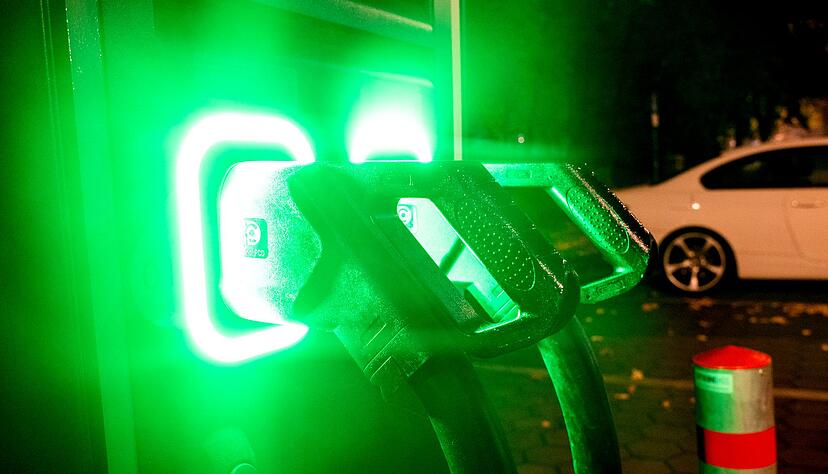 Die Verfügbarkeit von Ladepunkten für E-Auto-Besitzer variiert in den Bundesländern stark. (Archivbild)