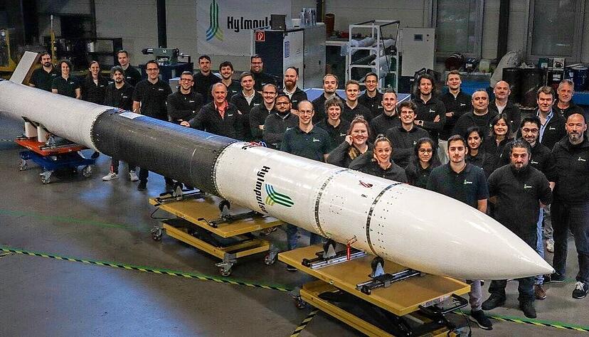 Die Mitarbeiter des Neuenstädter Unternehmens HyImpulse freuen sich auf den Raketenstart Ende April. Sie sind von der Technik und den Zukunftschancen der Kerzenwachsrakete überzeugt. Die Mitarbeiter des Neuenstädter Unternehmens HyImpulse freuen sich auf den Raketenstart Ende April. Sie sind von der Technik und den Zukunftschancen der Kerzenwachsrakete überzeugt.