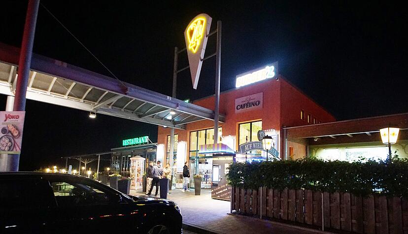 Ein Mikrokosmos, auch geprägt von jedem erdenklichen Lebensschicksal − so beschreibt Betreiber Kay Nekolny den Autohof in Bad Rappenau. Ein Mikrokosmos, auch geprägt von jedem erdenklichen Lebensschicksal − so beschreibt Betreiber Kay Nekolny den Autohof in Bad Rappenau.