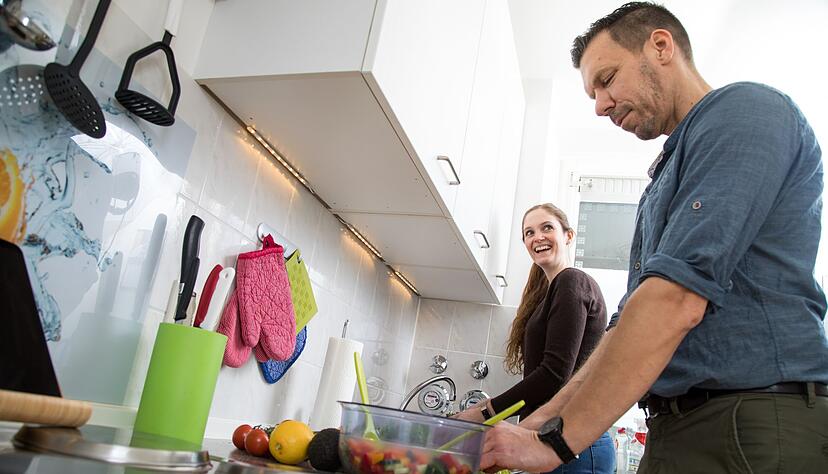 Wer den Nieren etwas Gutes tun m&ouml;chte, setzt beim Kochen auf viel Gem&uuml;se, H&uuml;lsenfr&uuml;chte und gesunde Fette.