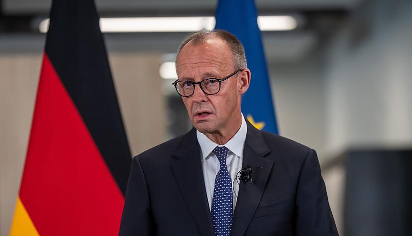 Bei seinem Besuch in Großbritannien äußerte der Kanzler sich zu den Gesprächen mit den USA über Patriot-Systeme für die Ukraine. Bei seinem Besuch in Großbritannien äußerte der Kanzler sich zu den Gesprächen mit den USA über Patriot-Systeme für die Ukraine.