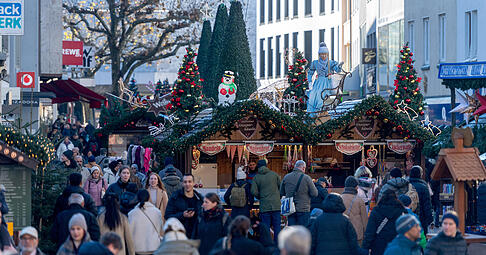 Viele Beschäftigte im Raum Heilbronn und in Hohenlohe erhalten im November Weihnachtsgeld. Die Höhe variiert stark – je nach Unternehmen. (Symbolbild)