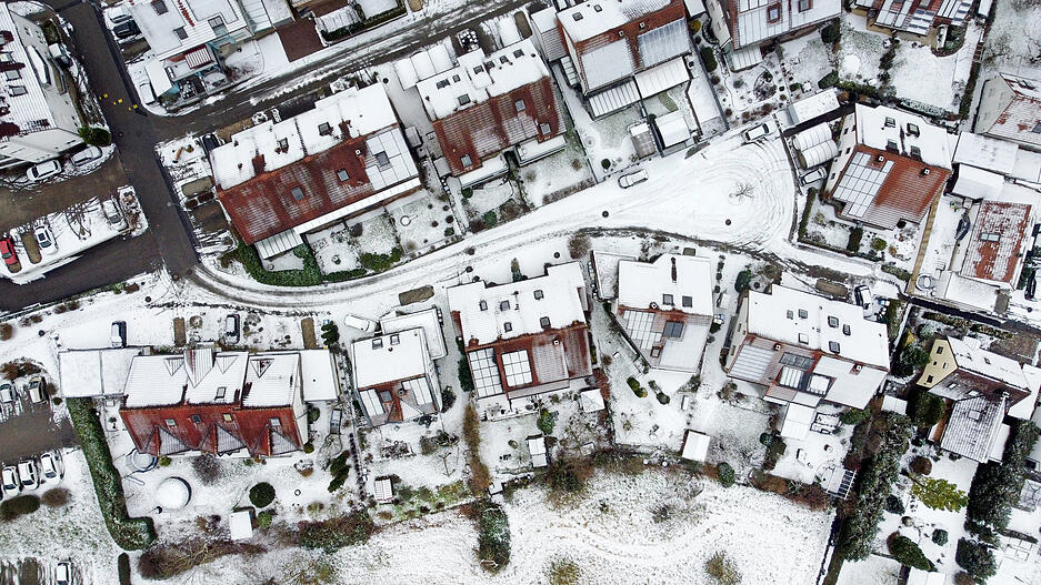 Zahlreiche Häuser in Kochendorf sind mit einer weißen Schneedecke überzuckert. Zahlreiche Häuser in Kochendorf sind mit einer weißen Schneedecke überzuckert.