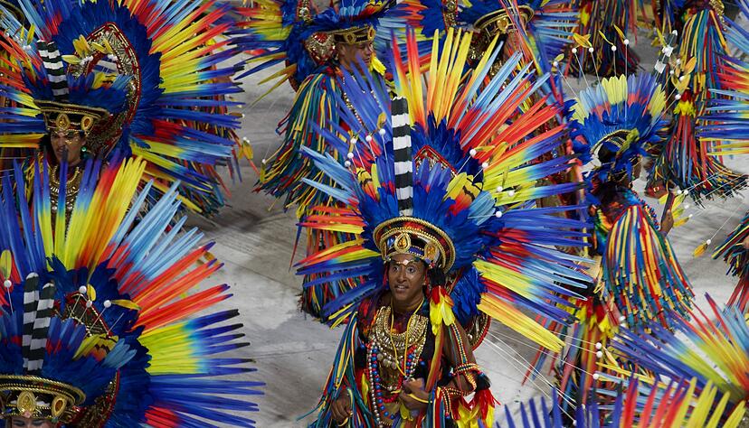 Zum Abschluss des Karnevals in Rio de Janeiro treten die sechs besten Sambaschulen auf. Zum Abschluss des Karnevals in Rio de Janeiro treten die sechs besten Sambaschulen auf.