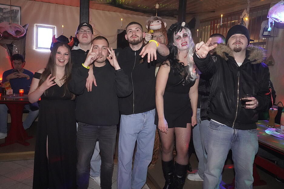 Bei der Halloween-Shuttleparty in Öhringen werden die Gäste mit einem Bus zu den neun Locations transportiert.