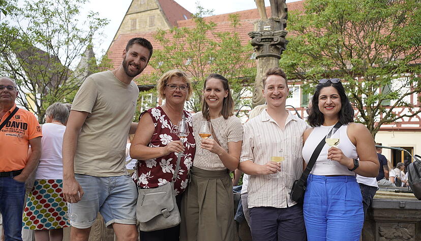 Das Hohenloher Weindorf in Öhringen lockt jährlich zehntausende Besucher an. Auch am Samstag lockte die Innenstadt zahlreiche Besucher an.