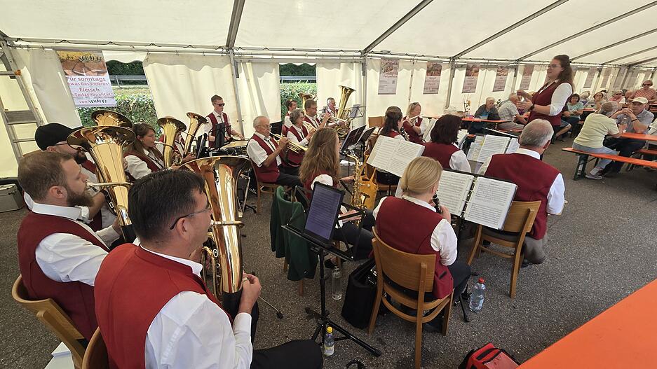 Blasmusik und weitere musikalische Auftritte geh&ouml;ren zum Genie&szlig;ertour-Programm.