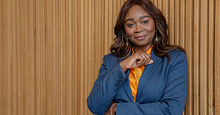 Yvonne Bettkober verantwortete seit einem Jahr die Transformation bei Audi. Nun r&uuml;ckt die Managerin bei Daimler Trucks in den Vorstand auf.