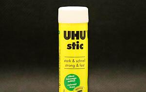 1932: Alleskleber, erfunden von August Fischer