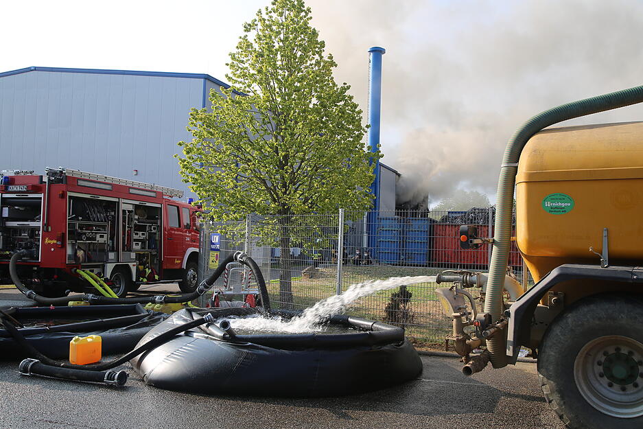 Großbrand auf Recyclinghof in Oberderdingen Großbrand auf Recyclinghof in Oberderdingen