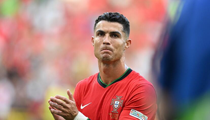 Cristiano Ronaldo erfüllte vor dem Spiel einem todkranken Kind seinen Herzenswunsch. Cristiano Ronaldo erfüllte vor dem Spiel einem todkranken Kind seinen Herzenswunsch.