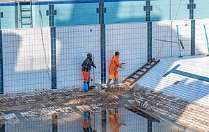 Das Freibad Neckarhalde wird derzeit fit für die Saison gemacht, die erste ohne Corona-Einschränkungen seit 2019. 2022 zählte die Neckarhalde 127.650 Besucher, Kirchhausen 30.614 und der Gesundbrunnen 57.178.