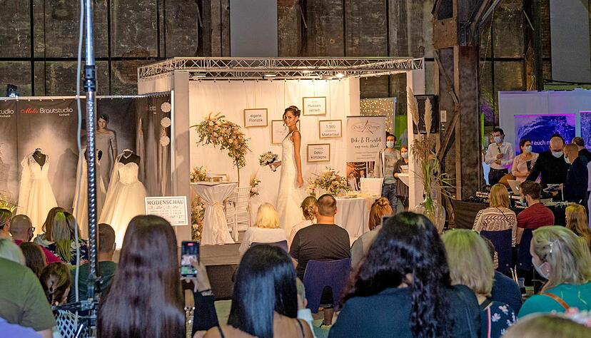Bei mehreren Modeschauen konnten Besucher der Hochzeitsmesse verschiedene Brautkleider-Stile in Aktion betrachten.
Fotos: Mario Berger