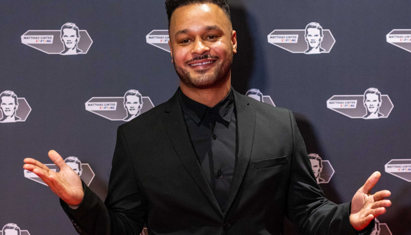 Der 34-jährige Lukas Staier ist im Schwarzwald in Haslach aufgewachsen und hat mit alemannischen Mundartvideos den Nerv der Generation Z getroffen. Der 34-jährige Lukas Staier ist im Schwarzwald in Haslach aufgewachsen und hat mit alemannischen Mundartvideos den Nerv der Generation Z getroffen.