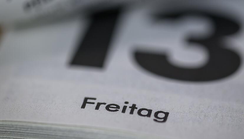 Freitag der 13. ist mit Aberglauben belegt und gilt als Ungl&uuml;ckstag. Im Jahr 2026 fallen drei Freitage auf den 13.