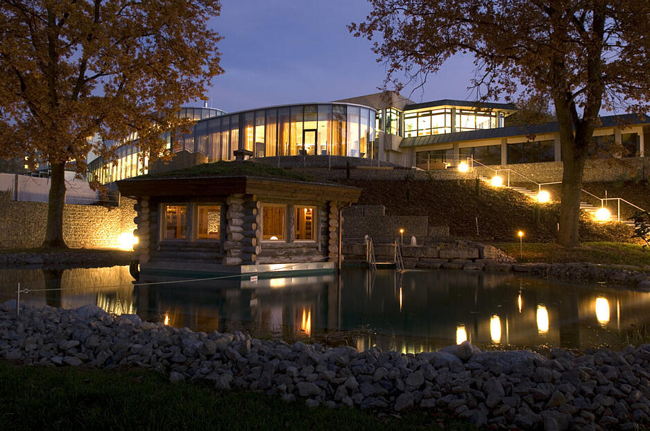 2007: Beleuchtetes Gebäude des Rappsodie zur ersten Badnacht. 2007: Beleuchtetes Gebäude des Rappsodie zur ersten Badnacht.