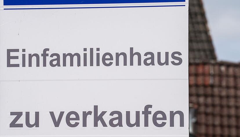 Hausverkauf: Der Frankfurter Immobilienmakler Von Poll Immobilien könnte den Besitzer wechseln (Archivbild) Hausverkauf: Der Frankfurter Immobilienmakler Von Poll Immobilien könnte den Besitzer wechseln (Archivbild)