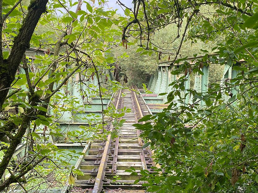 Alte Eisenbahnbrücke im hohenlohischen Jagsttal. Alte Eisenbahnbrücke im hohenlohischen Jagsttal.