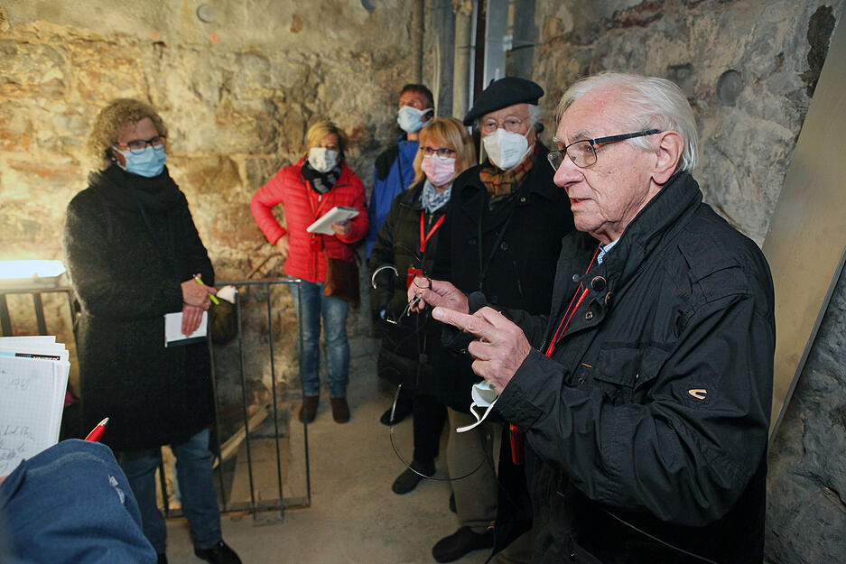Schulung der Gästeführer mit Exklusivführung durch Architekt Schädel durch den Blauen Turm in Bad Wimpfen Schulung der Gästeführer mit Exklusivführung durch Architekt Schädel durch den Blauen Turm in Bad Wimpfen