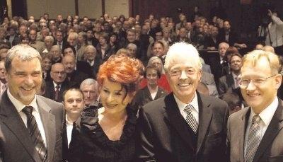 »Ich verabschiede mich vom Amt, aber nicht von der Stadt.«
Volker Blust »Ich verabschiede mich vom Amt, aber nicht von der Stadt.«
Volker Blust