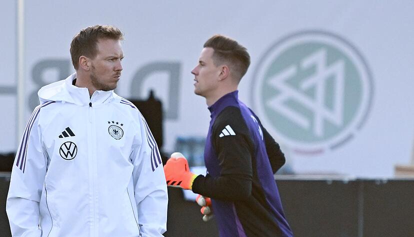 Bundestrainer Julian Nagelsmann hat mit Marc-Andr&eacute; ter Stegen (r.) telefoniert. (Archivbild)