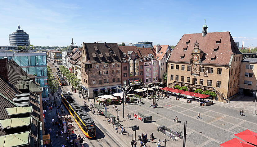 Blick von der Kilianskirche auf den Heilbronner Marktplatz. Blick von der Kilianskirche auf den Heilbronner Marktplatz.
