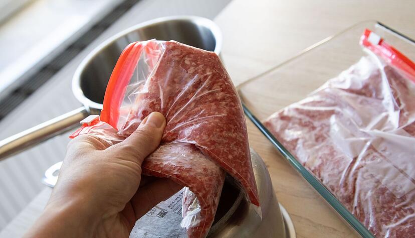 Nach etwa 15 Minuten war das Hackfleisch in der Mitte aufgetaut.