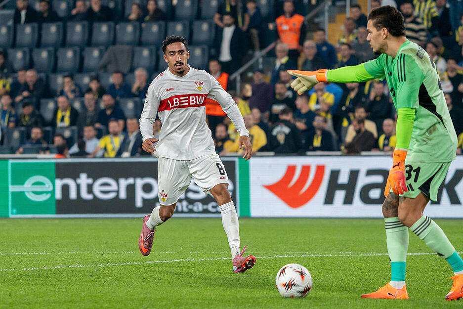 Tiago Tomas: Tat sich schwer mit der robusten Fenerbahce-Defensive und hatte selten Platz, um sein Tempo zu nutzen. Note: 4,5
