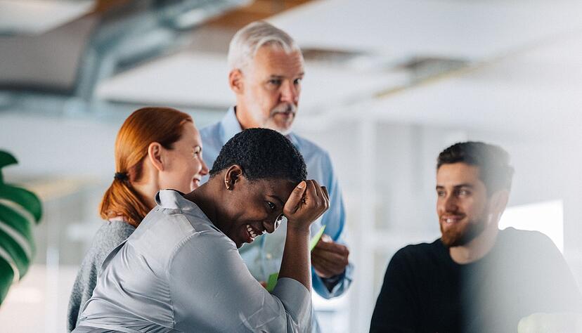 Menschen mit ADHS neigen oft dazu, zu viel von sich zu erz&auml;hlen - ein Ph&auml;nomen, das als &laquo;Oversharing&raquo; bekannt ist. Mit wenigen Tricks kann man besser managen, was man teilt und wann.