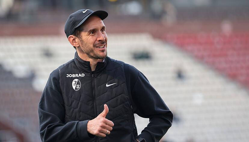 Kam zu sp&auml;t zur Pressekonferenz nach dem Spiel beim FC St. Pauli: Freiburgs Trainer Julian Schuster.
