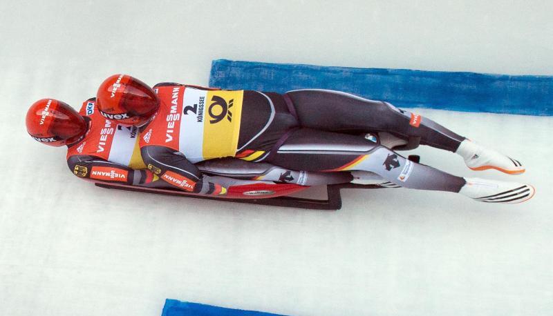 Die Doppelsitzer Tobias Wendl/Tobias Arlt sind zum dritten Mal Weltmeister im Rennrodeln. Foto: Peter Kneffel