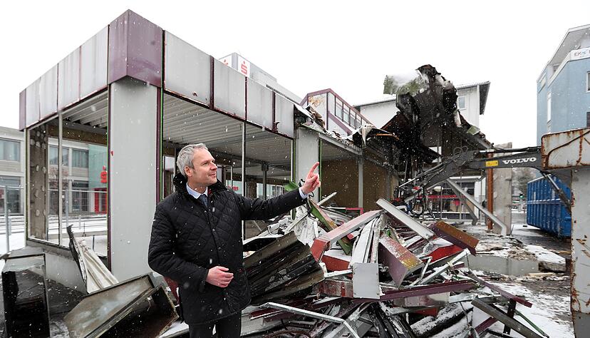 Ulrich Müller von B+B ist froh, dass die Pavillons jetzt abgebrochen werden. Ulrich Müller von B+B ist froh, dass die Pavillons jetzt abgebrochen werden.