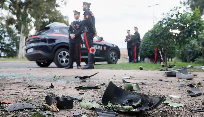 Auf das Auto eines bekannten italienischen TV-Journalisten wurde ein Anschlag ver&uuml;bt.