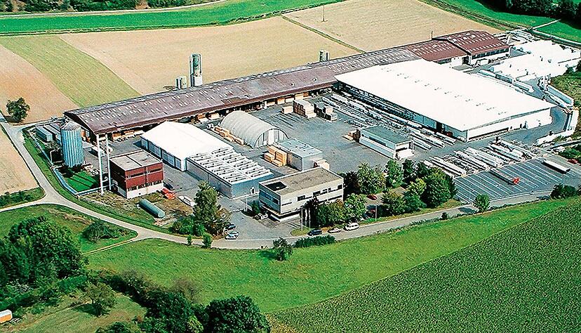 Das Brettschichtholzwerk liegt am Ortsrand von Richen.
Foto: MM Holz
