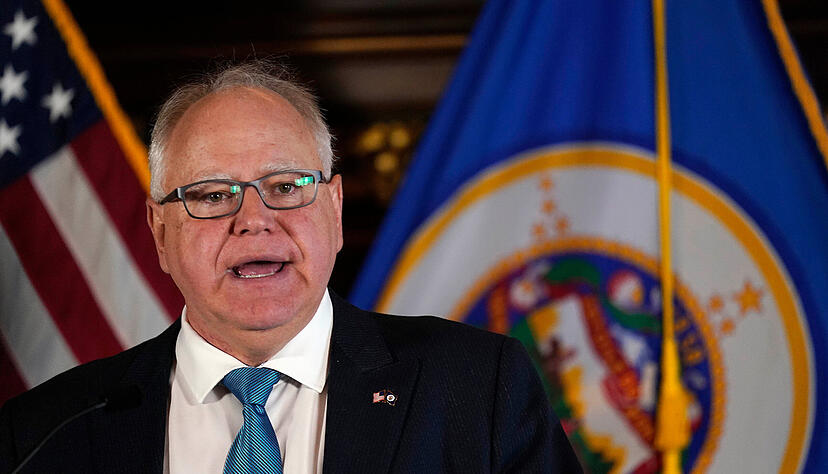 Tim Walz, Gouverneur von Minnesota, spricht vor Journalisten. Tim Walz, Gouverneur von Minnesota, spricht vor Journalisten.