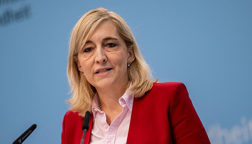 Ministerin Nina Warken warnt vor Gesundheirsrisiken durch Lachgas. (Archivbild)