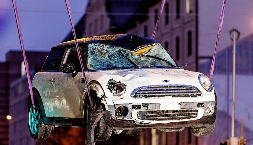 Der T&auml;ter fuhr mit seinem Auto von hinten in den Demonstrationszug. (Archivbild)