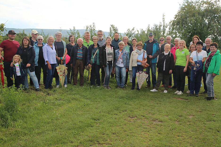 Gemeinsam unterwegs durch die Obstgärten in Brackenheim.