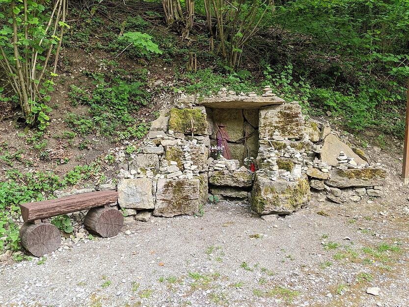 Pilgerweg zwischen Weißbach und Crispenhofen Pilgerweg zwischen Weißbach und Crispenhofen