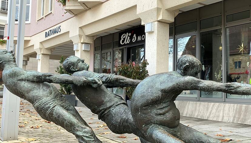 Das Tauziehen um Eli's Moden im Erdgeschoss des Rathauses in Neckarsulm ist vorerst beendet.