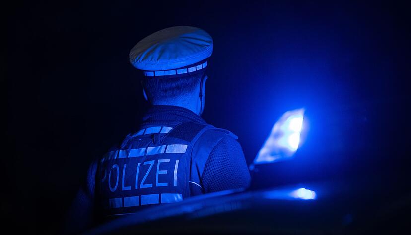 Die Polizei war wegen eines brennenden Autos im Einsatz. (Symbolbild)