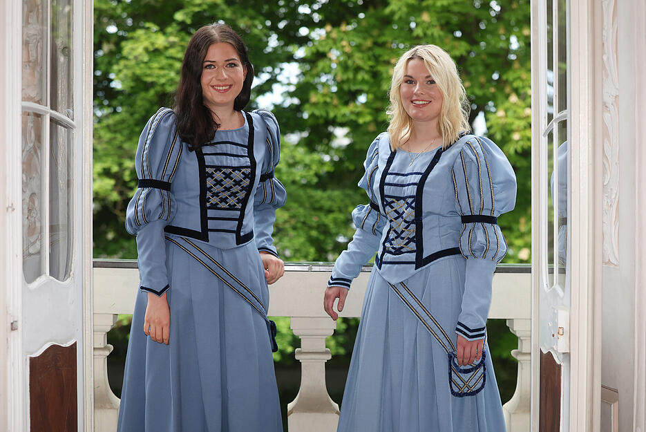 Lynn Jacob (links) und Pia Sonntag (rechts) repräsentieren künftig die Stadt als Heilbronner Käthchen.