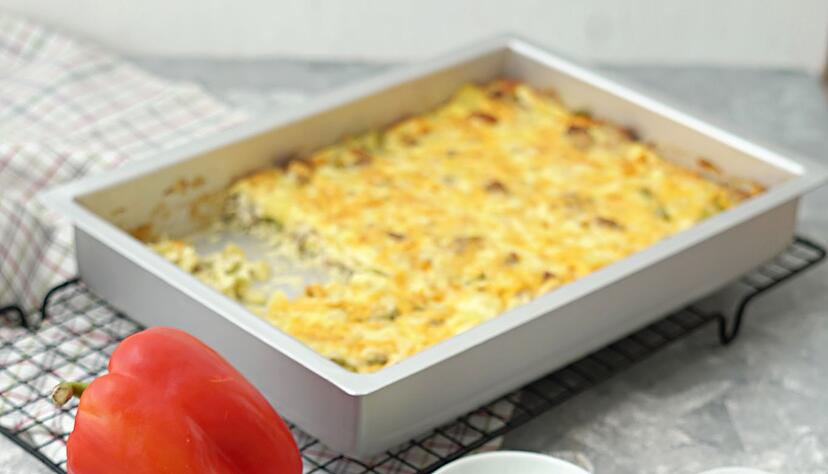 Der herzhafte Auflauf aus Gem&uuml;se, Eiern und Bratwurstbr&auml;t nach einem Familienrezept aus den USA ist wie gemacht f&uuml;r den Weihnachts- oder Neujahrsmorgen.
