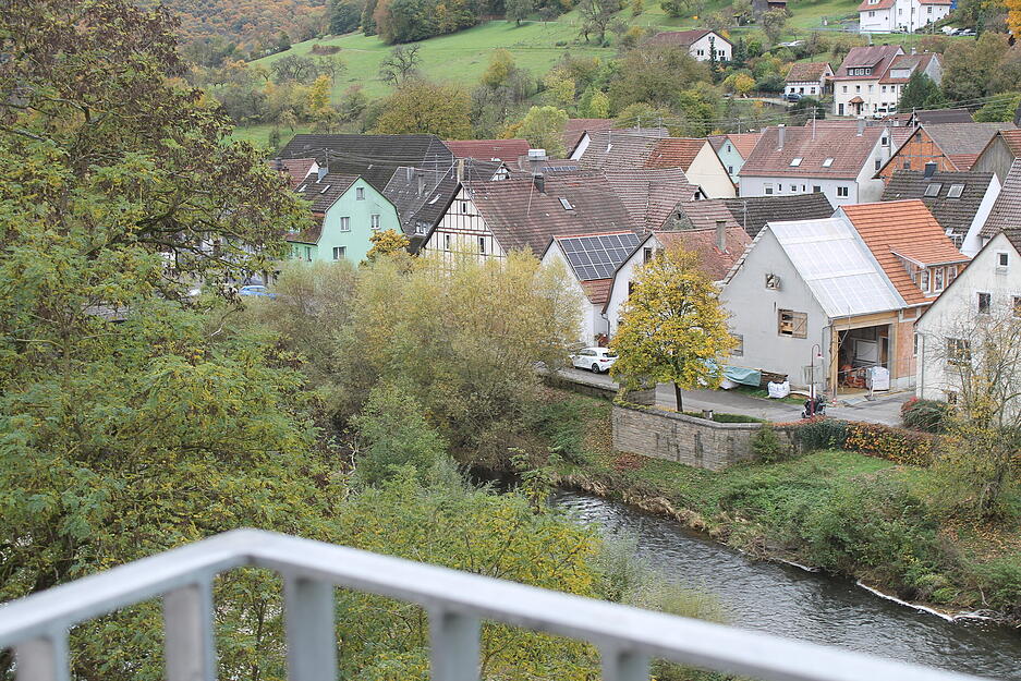 Der Standort am Kocher verleiht dem Geb&auml;ude eine besondere Lagequalit&auml;t.