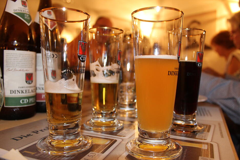 ...und zur Bierprobe. Cluss Kellerpils ist auch dabei.