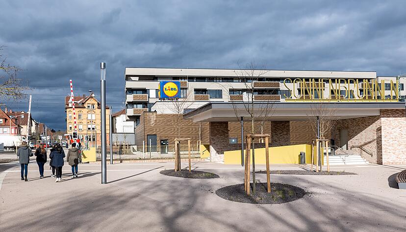 Die Neue Mitte: Hier soll Alt- und Neu-B&ouml;ckingen zusammenwachsen. Das Einkaufs- und Verwaltungszentrum verk&ouml;rpert den st&auml;dtebaulichen Aufbruch.