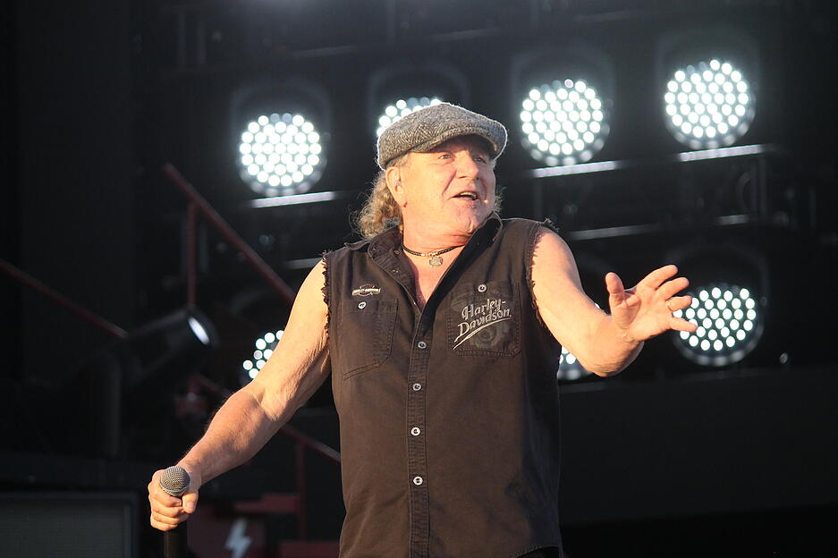 21 Songs spielen die Hardrocker in 135 Minuten.
