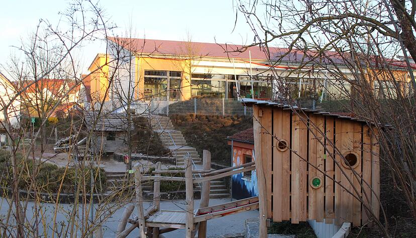 Im Städtischen Kinderhaus Hellberg Eppingen Elisabeth und Jakob Dörr mit dem Kinderhaus Hellberg gibt es einen Personalengpass..
Foto: Jörg Kühl Im Städtischen Kinderhaus Hellberg Eppingen Elisabeth und Jakob Dörr mit dem Kinderhaus Hellberg gibt es einen Personalengpass..
Foto: Jörg Kühl
