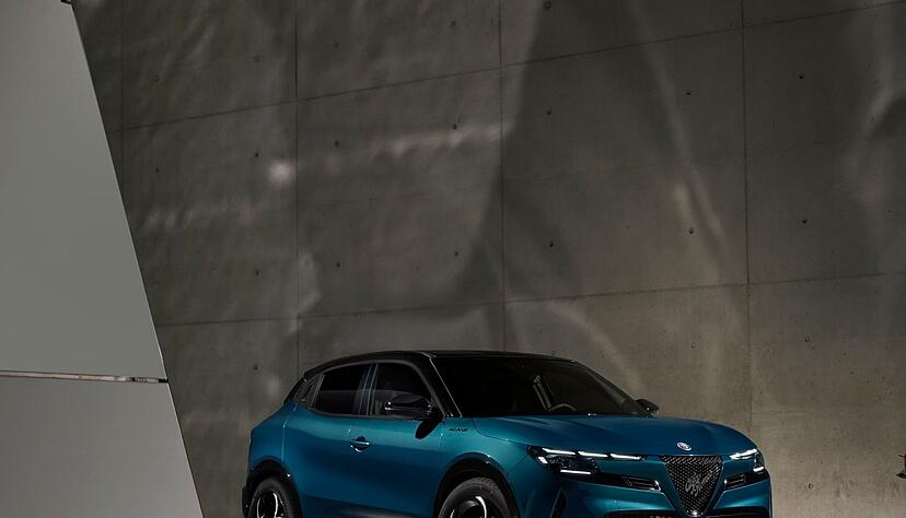 Alfa Romeo enthüllt den neuen Milano: Der handliche SUV, kommt mit elektrischem Antrieb und Mild-Hybrid-Technologie im Sommer auf den Markt. Alfa Romeo enthüllt den neuen Milano: Der handliche SUV, kommt mit elektrischem Antrieb und Mild-Hybrid-Technologie im Sommer auf den Markt.